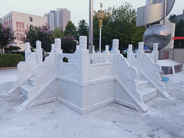 萊州雪花白扶梯欄桿